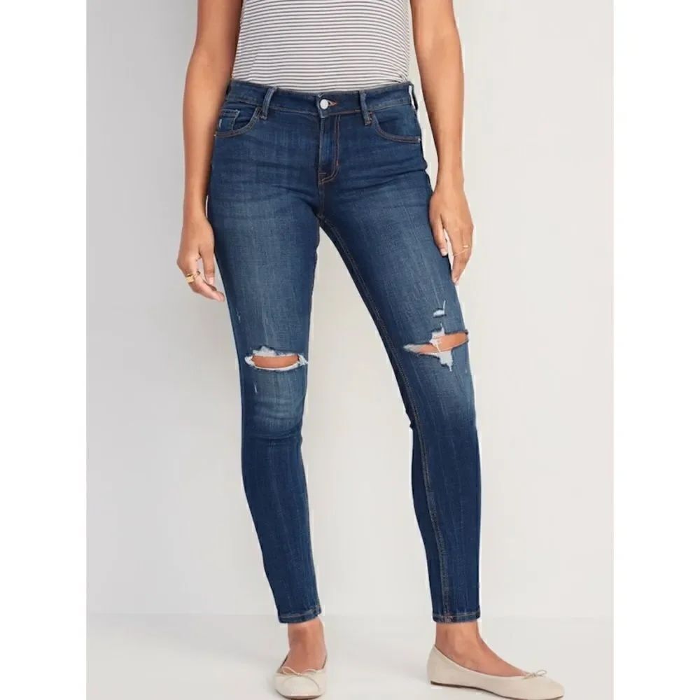 Old Navy Mid-Rise Rockstar Super-Skinny Distressed Jeans in Dark Worn, Size 6